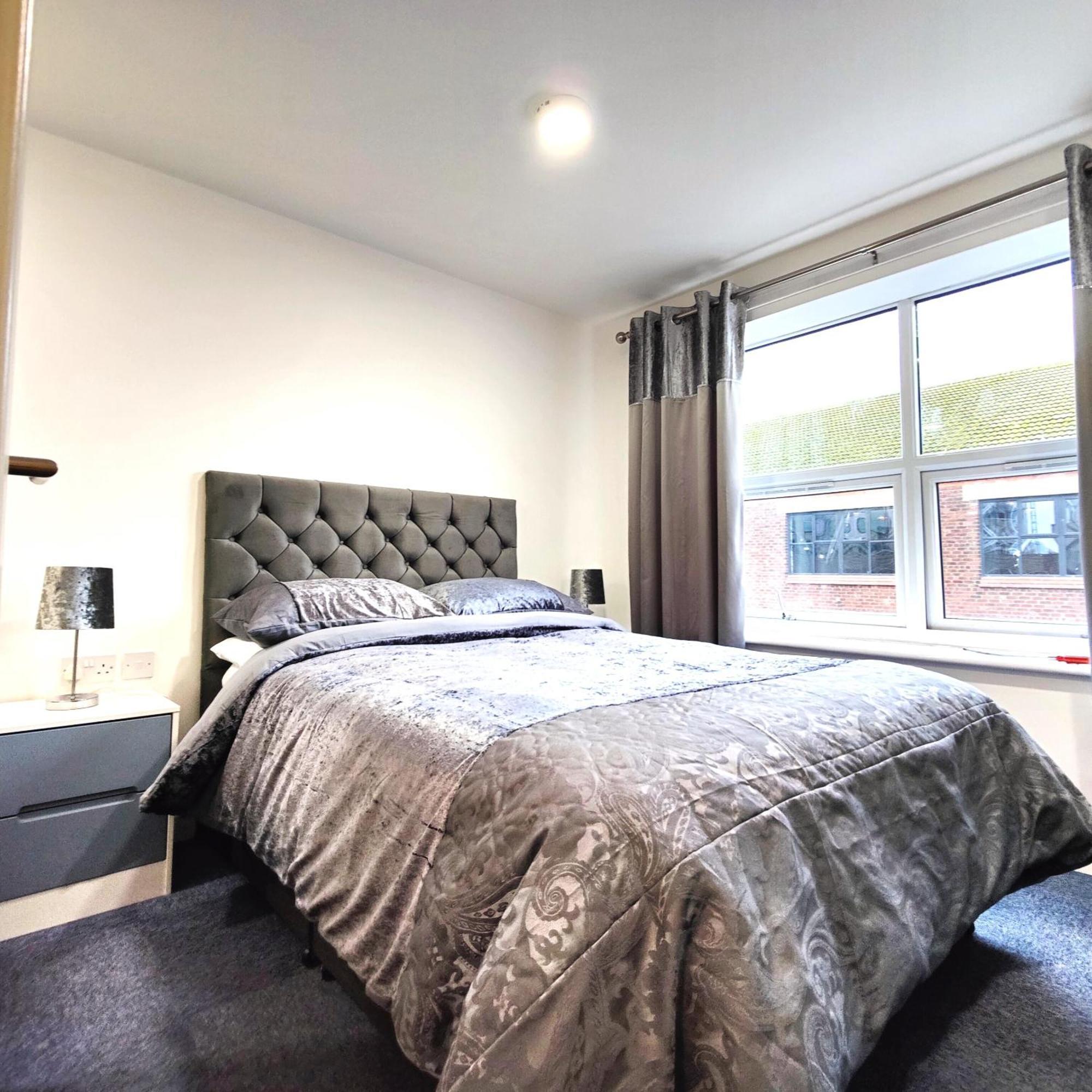 Liverpool Stays - Kempston Court Room photo