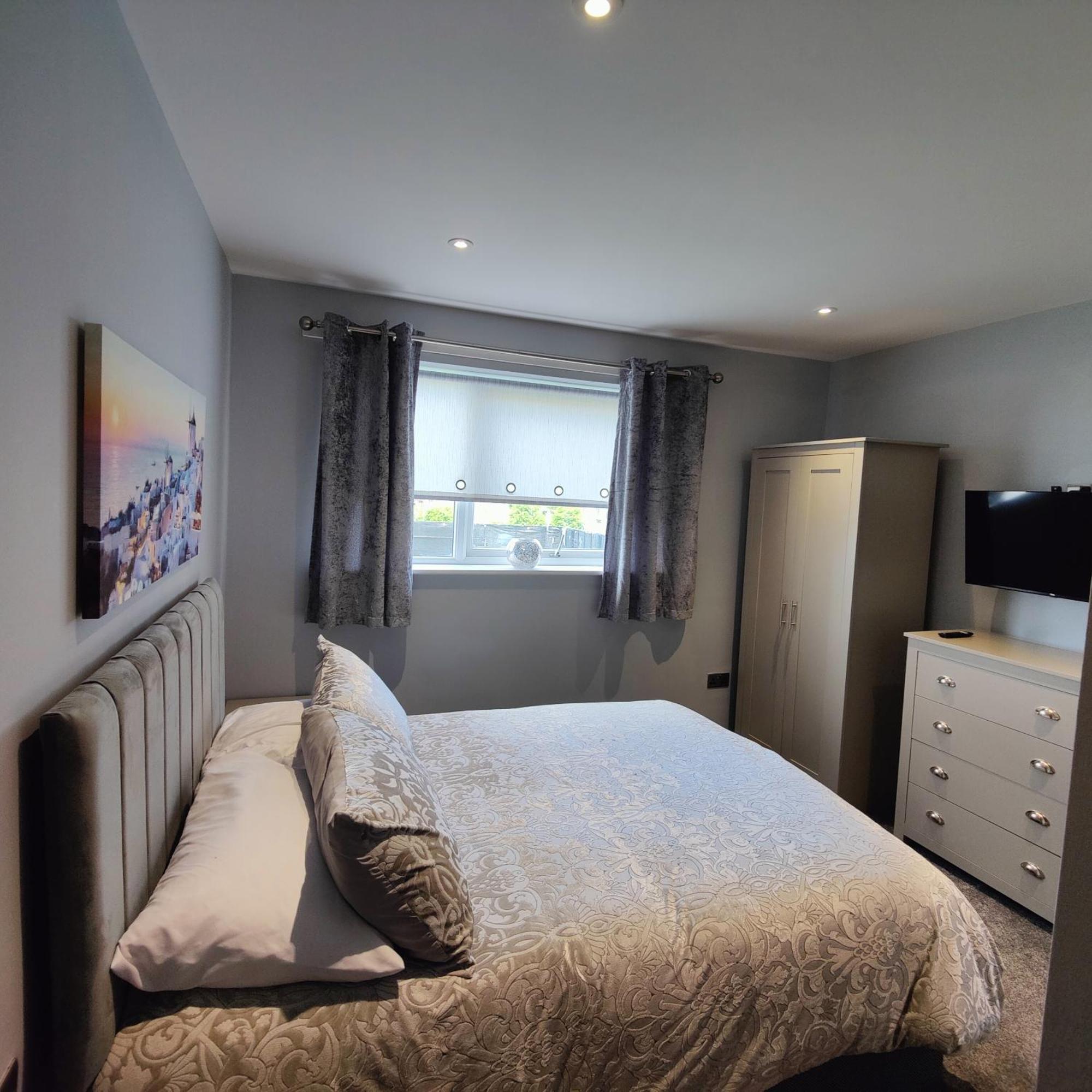 Liverpool Stays - Kempston Court Room photo